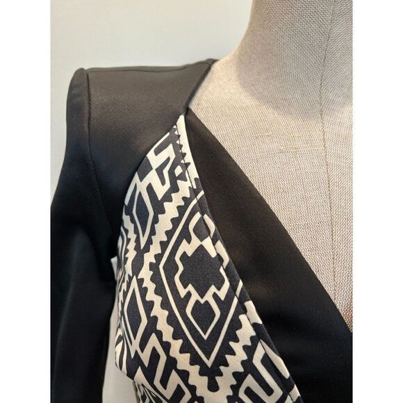 Elisabetta Franchi Gold Label Dress in Black & White Gold Chain Belt Size 4 - Picture 2 of 10